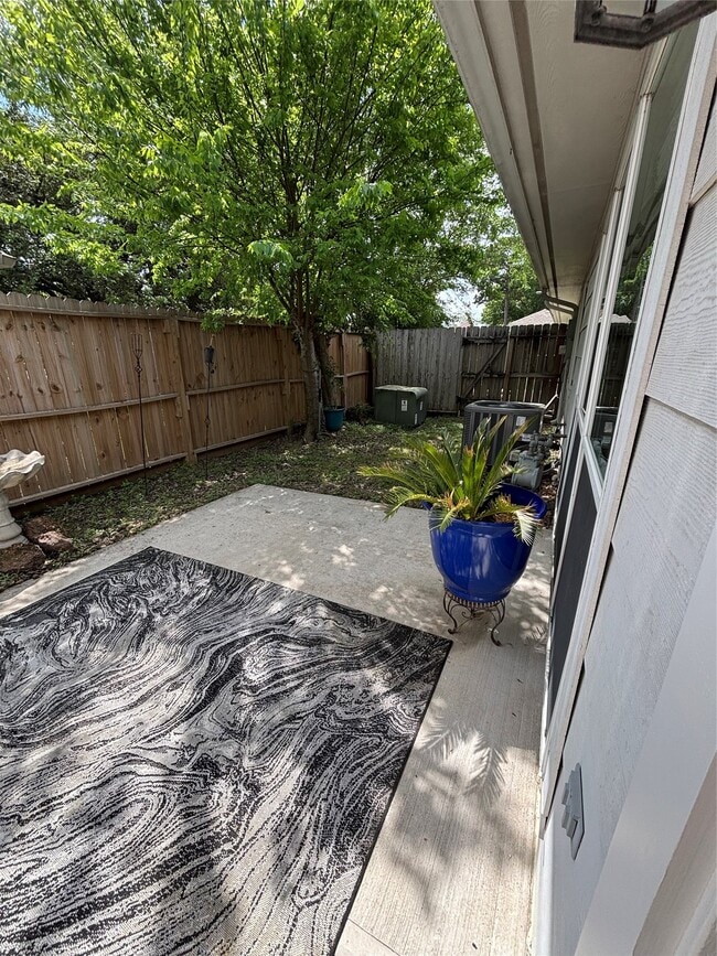 Building Photo - 10723 Norchester Village Dr