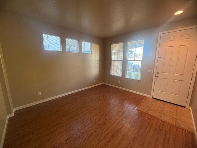 Building Photo - Spacious 4 Bedroom Home in Elk Grove
