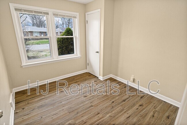 Building Photo - 1201 Billings Dr