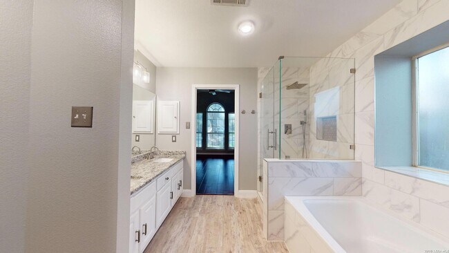 Building Photo - 1009 Crimson Cove Dr