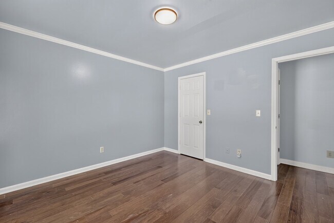 Building Photo - 3215 Arthur Dr