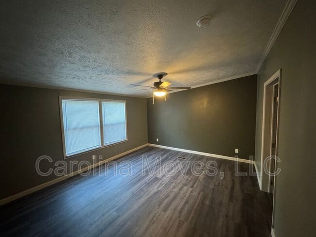 Building Photo - 321 Horseshoe Falls Rd