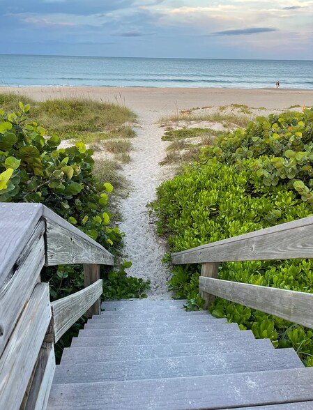 Building Photo - 301 3rd Ave