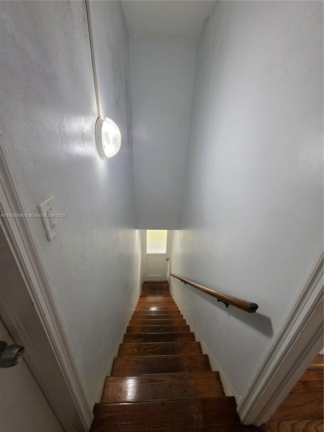 Building Photo - 8024 Harding Ave