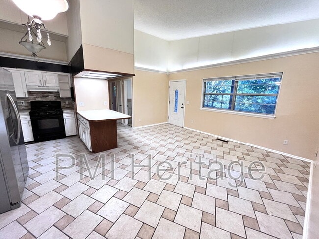 Building Photo - 44 Billingsley Dr