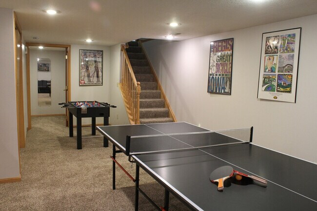 Building Photo - 202 NW Sharmin Dr