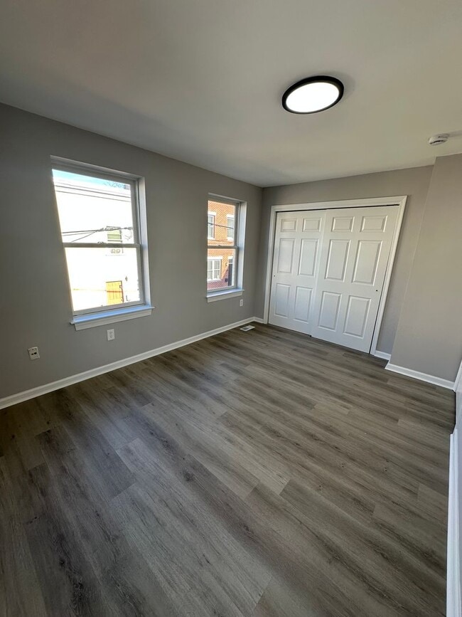 Building Photo - Beautifully renovated 3 Bed, 1.5 bath available. Section 8 welcomed!