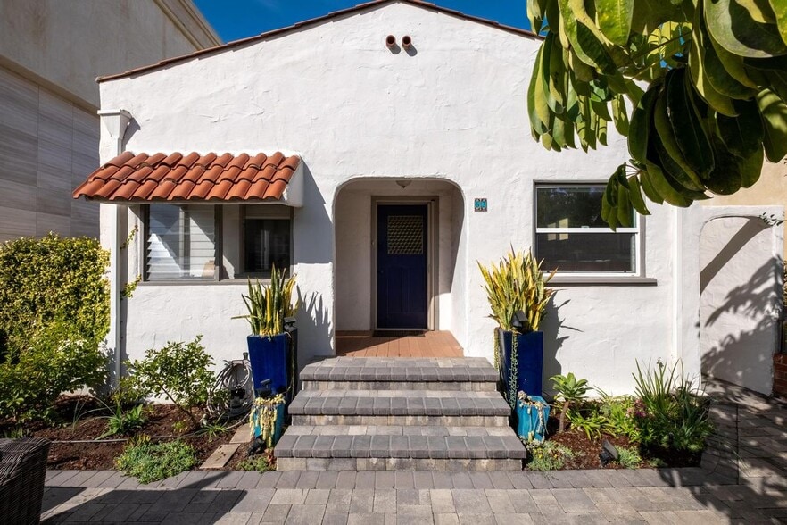 Building Photo - 63 9th Ct