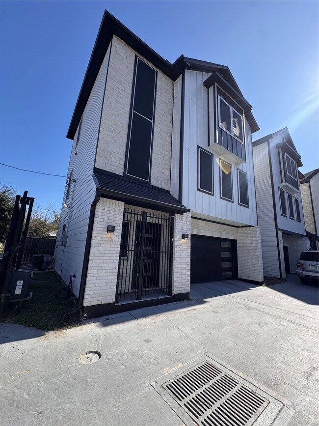 Building Photo - 4406 Oats St