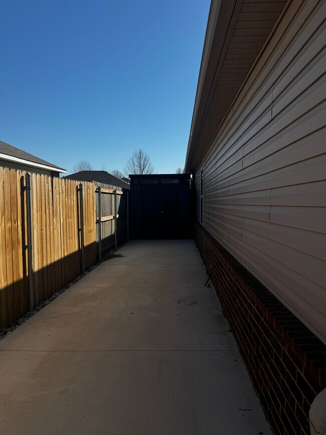 Building Photo - 14724 S Fern Pl