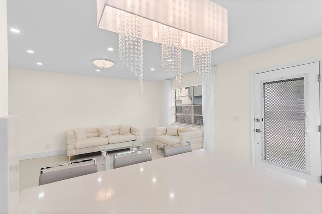 Building Photo - 361 Normandy Ln