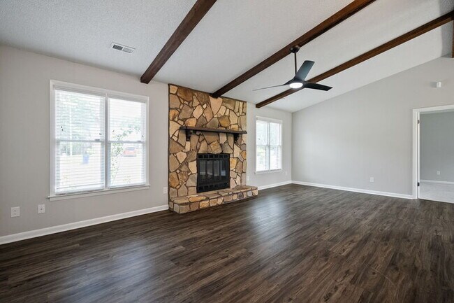 Building Photo - 1028 SE Kinsey Dr