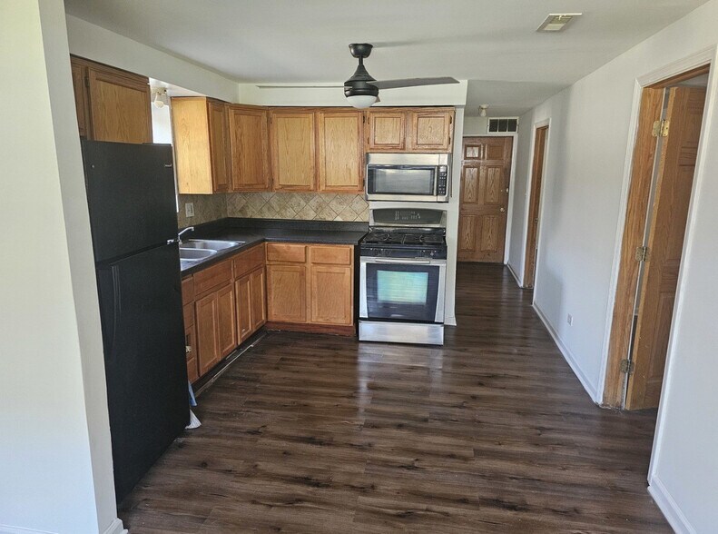 Building Photo - 1007 S 13th Ave