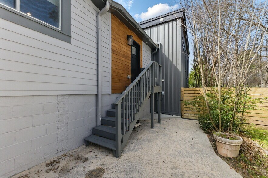 Building Photo - 1742 Ridgeway Ave NW