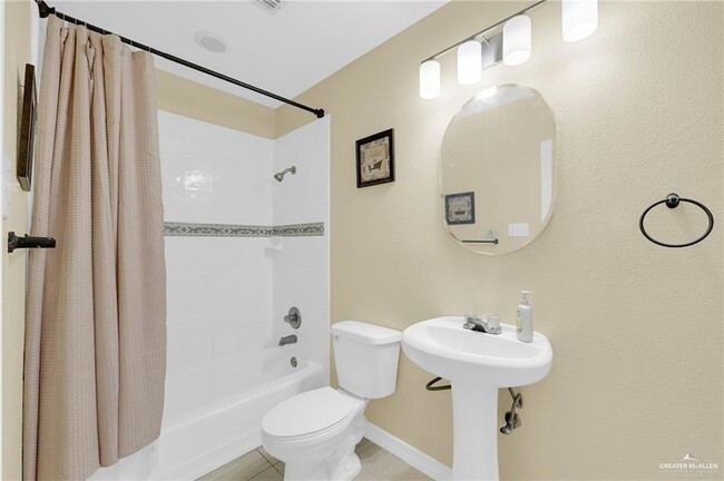 Building Photo - 710 N 9th St