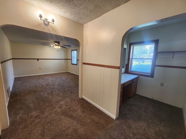 Building Photo - Charming 2-Bedroom Home On Terre Hautes North Side Near Terre Town School