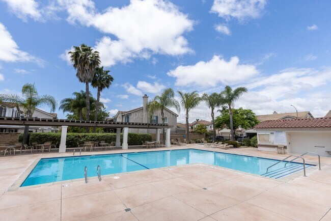 Building Photo - Gorgeous upgraded 4 bed 2.5 bath 2,216 sqft home with Remodeled Kitchen, Hardwood Floors, Tesla S...
