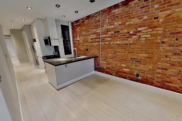 Building Photo - 227 E 82nd St