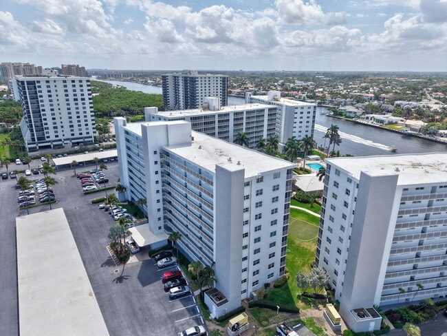 Building Photo - 3224 S Ocean Blvd