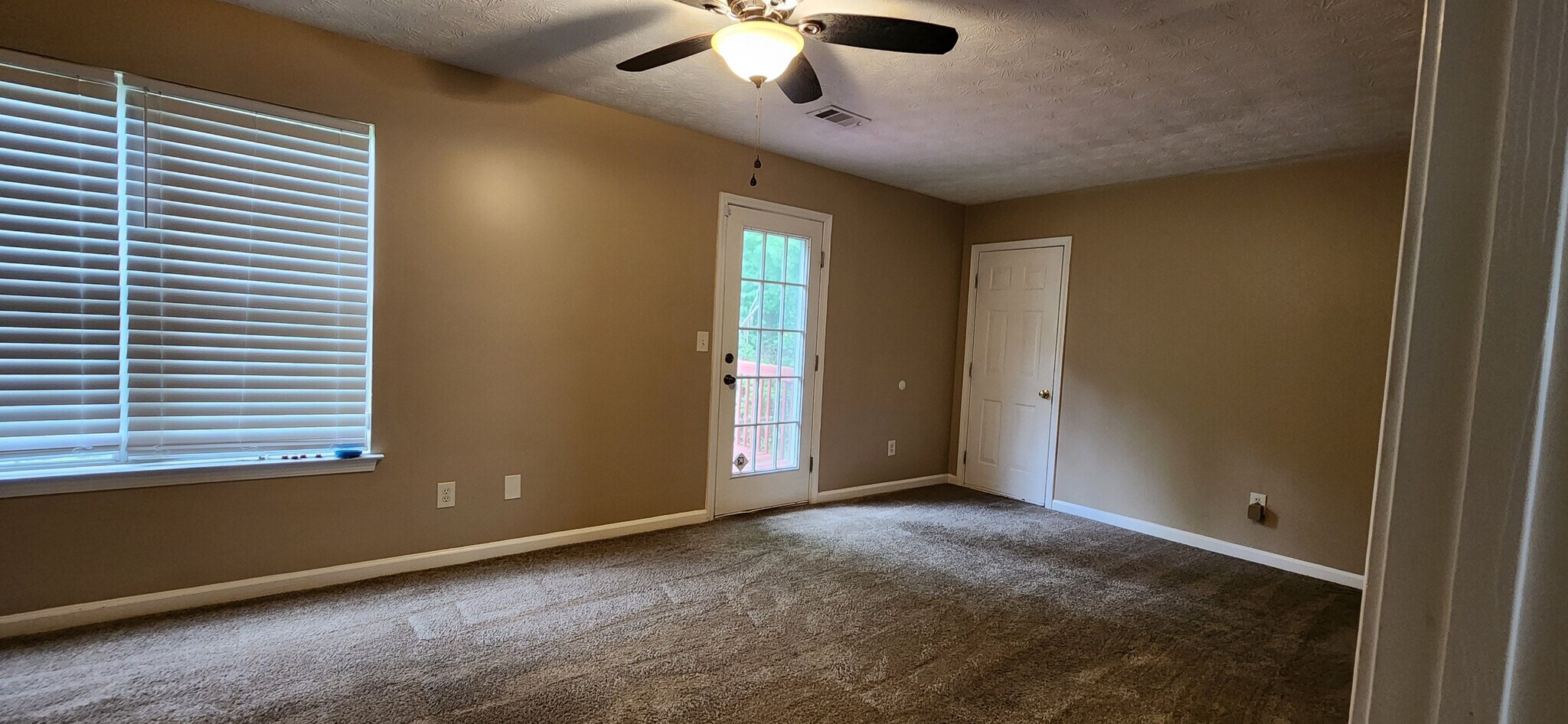 Building Photo - Room in House on Valley Green Rd