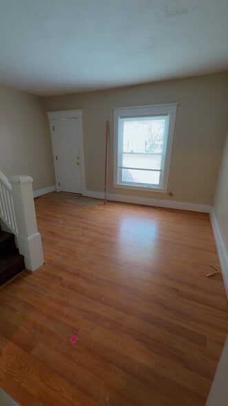 Building Photo - 191 Vandervoort St