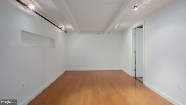 Building Photo - 1027 Arch St