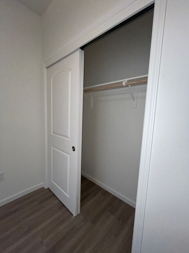 Building Photo - 4214