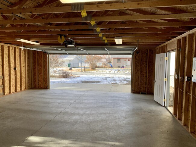 Building Photo - 3895 Kitt Dr