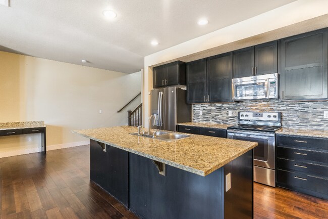 Building Photo - 2115 Blackbird Dr