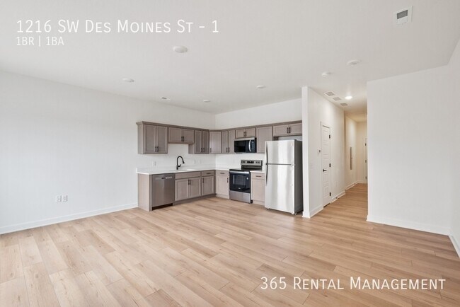 Building Photo - 1216 SW Des Moines St