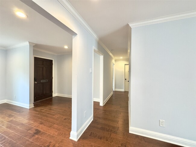 Building Photo - 1415 Mapleton Dr