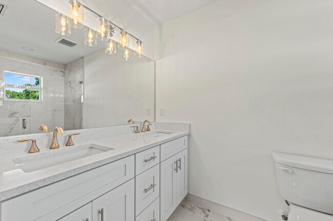 Building Photo - 7304 Miramar Ave