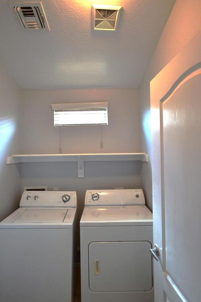 Building Photo - 2 bed 2 bath 1 car garage in Augusta Ranch area