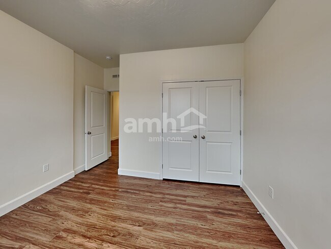 Building Photo - 245 E Sicily Dr