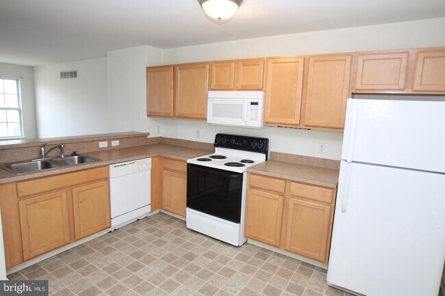 Building Photo - 219 E Sheldrake Cir