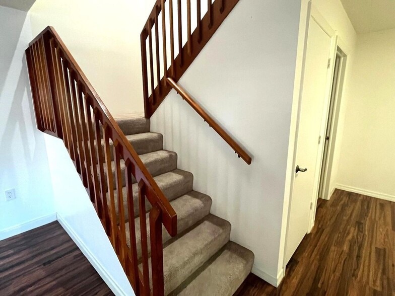 Building Photo - 7 Amherst Ct