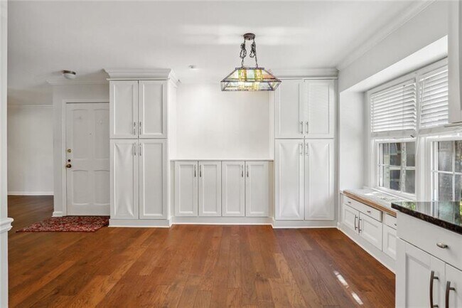 Building Photo - 75 Montre Square NW