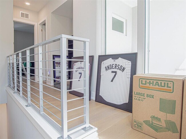 Building Photo - 370 6th St S