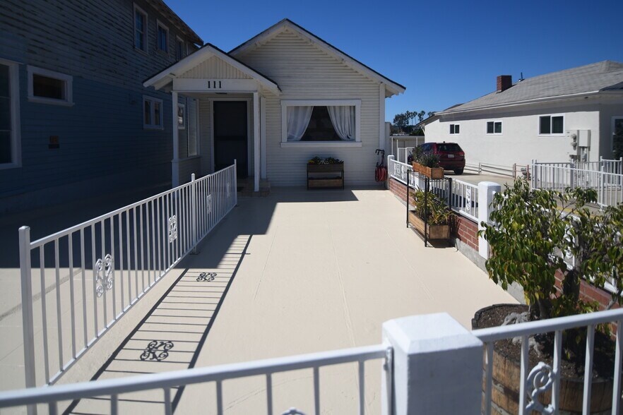Front Yard - Exclusive Use - 111 N Pacific Coast Hwy