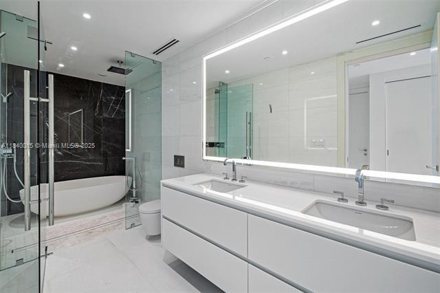 Building Photo - 300 Biscayne Boulevard Way