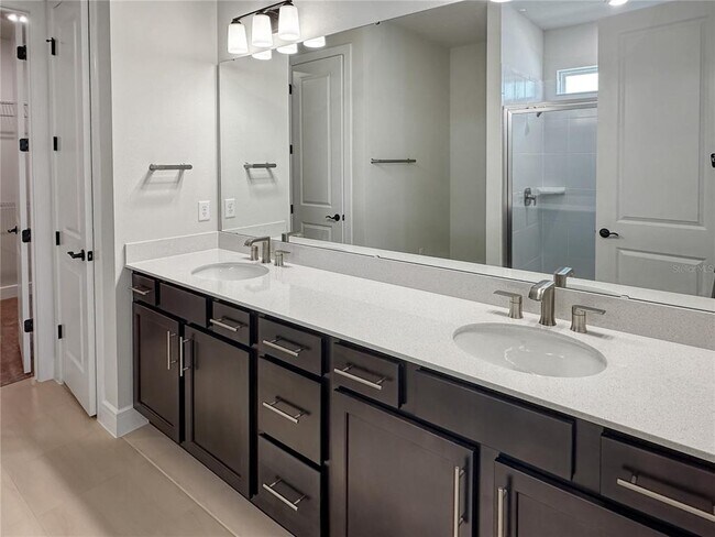 Building Photo - 15209 Willow Ridge Dr