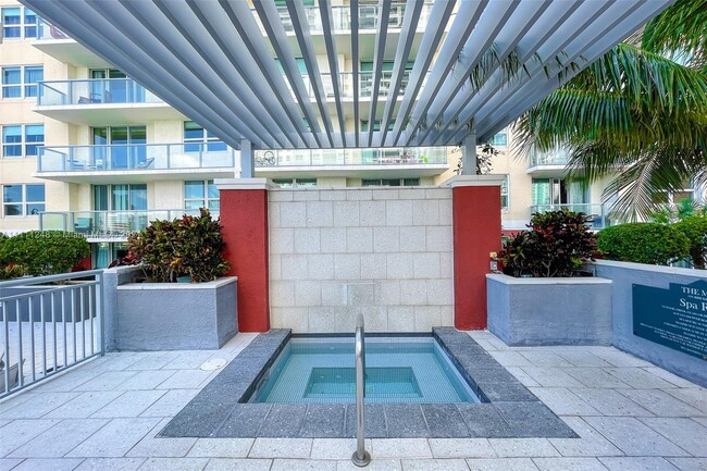 Building Photo - 1155 Brickell Bay Dr