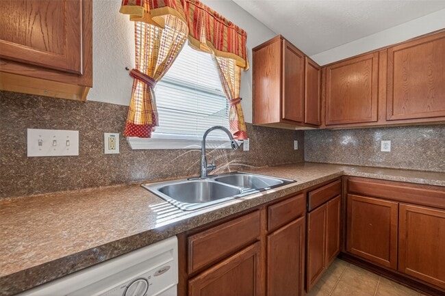 Building Photo - 20631 Tayman Oaks Dr