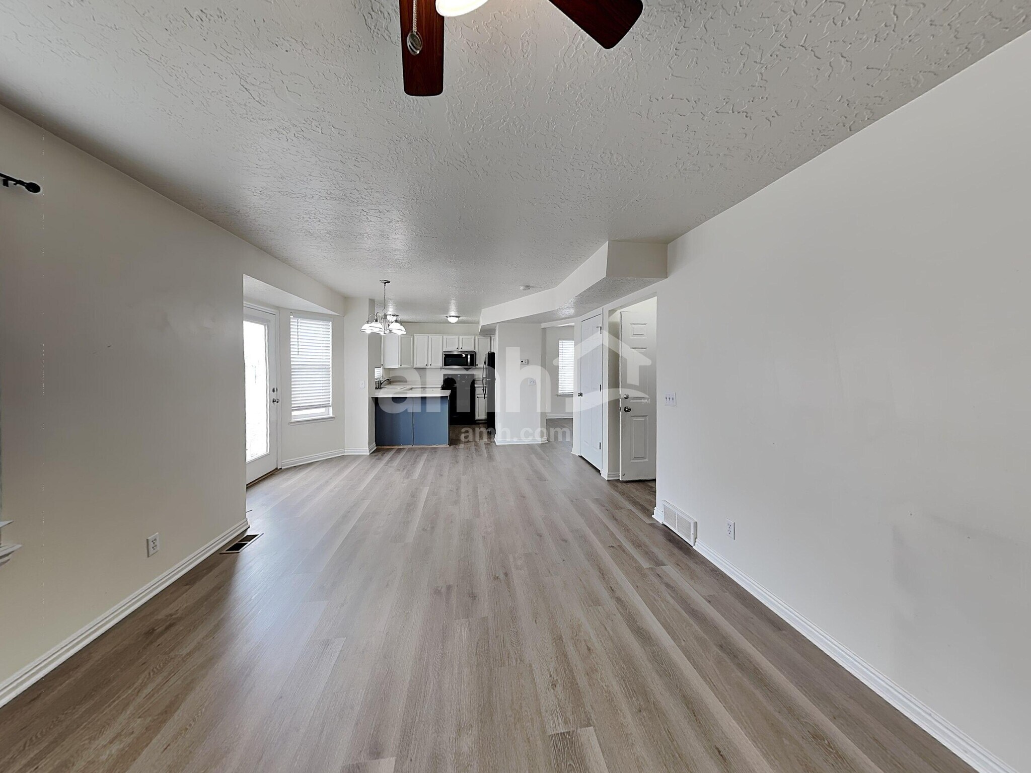 Building Photo - 817 Country Club Dr