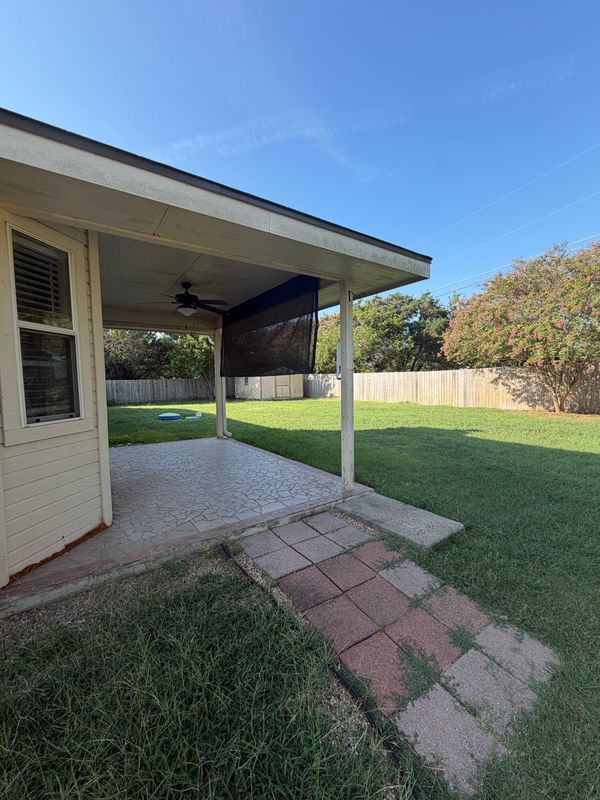 Building Photo - 715 Lakeview Dr