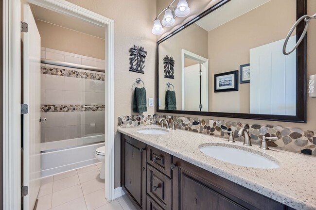 Building Photo - Luxury Living with Front Range Views, Hot ...