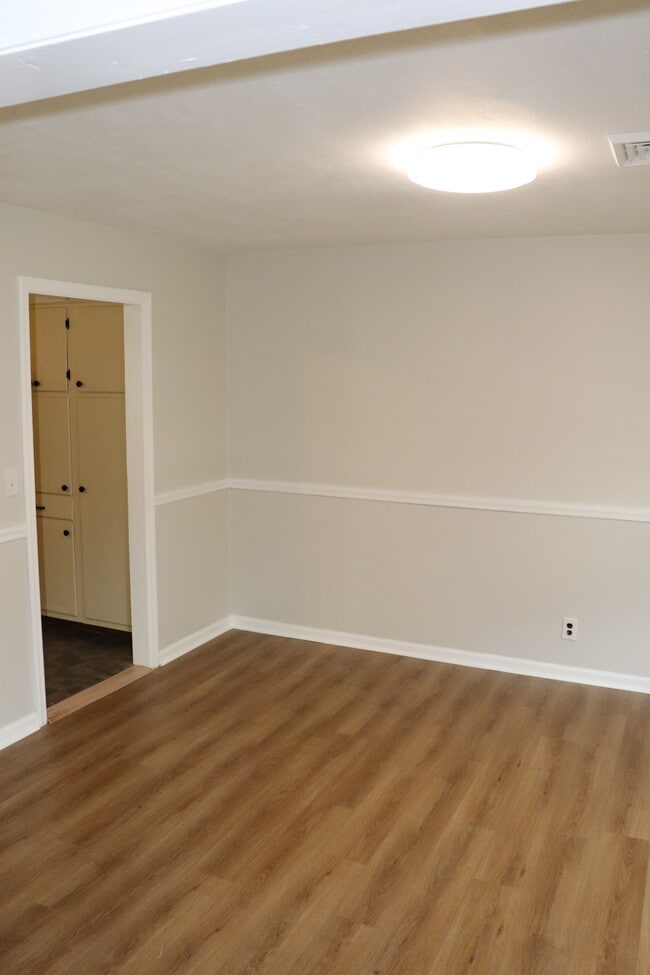 Building Photo - 619 Selene St