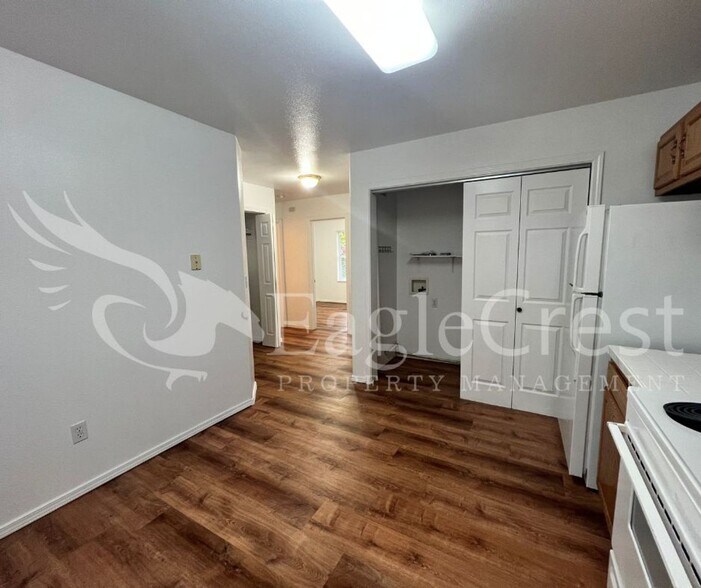 Building Photo - 706/708SCollege