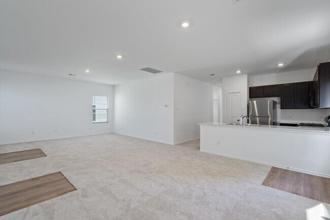 Building Photo - 230 Gabbro Gdns