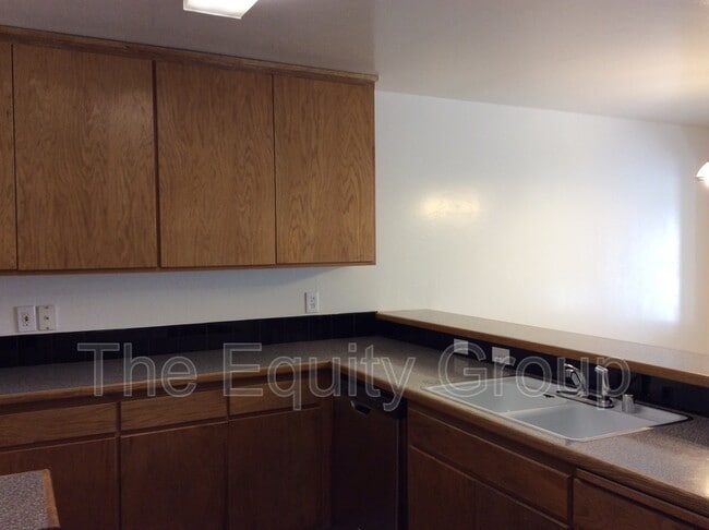 Building Photo - 437 N Park St